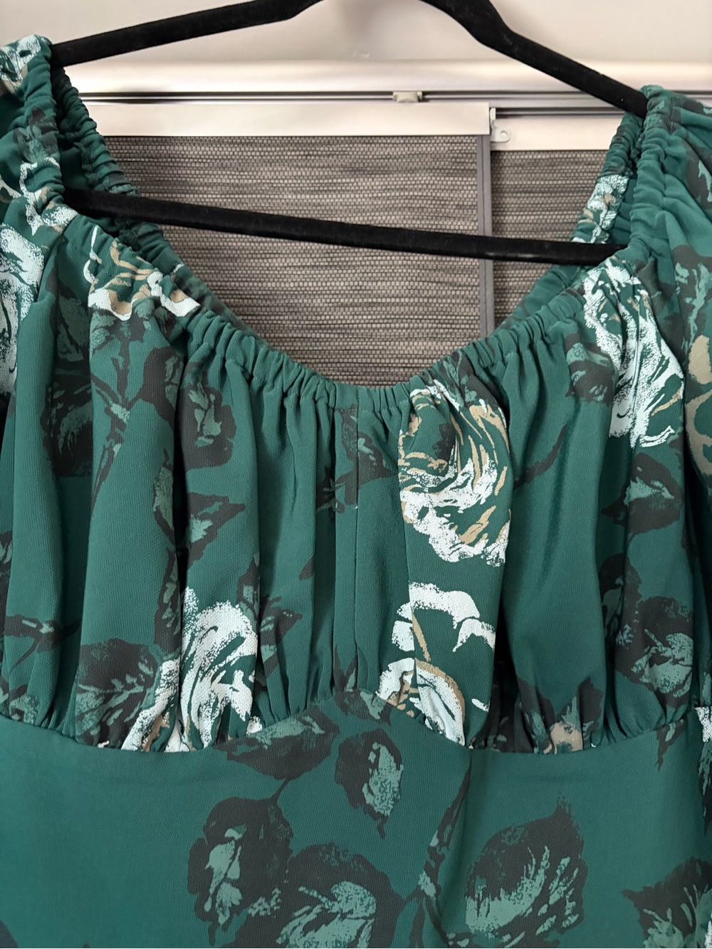 VACATION DRESS IN VINTAGE GREEN ROSES - VIXEN BY MICHELINE PITT - Picture 6 of 6